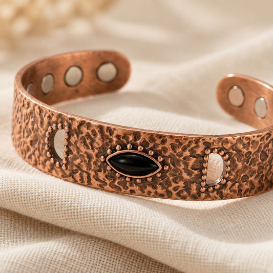 Copper&Ease — Brume Dark-Centre Copper Cuff — surface detail
