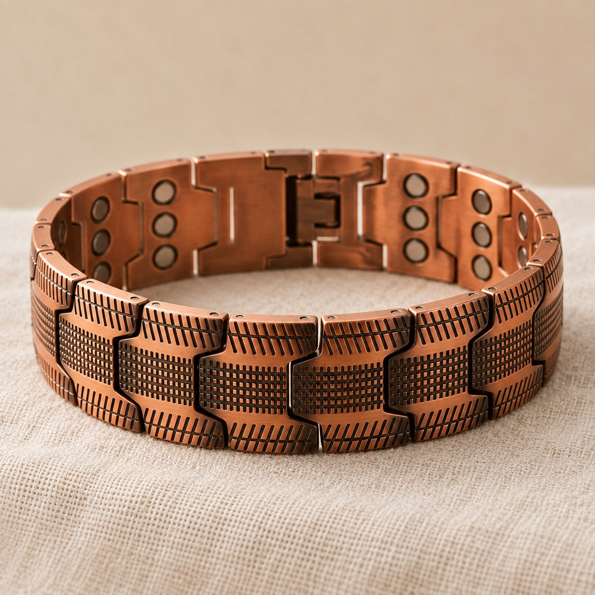 Copper&Ease — Crag Textured Copper Link Bracelet — surface detail